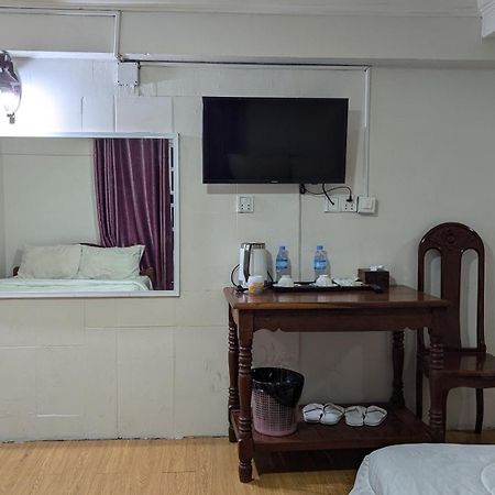 Empire House, Phnom Penh Hotel ภายนอก รูปภาพ