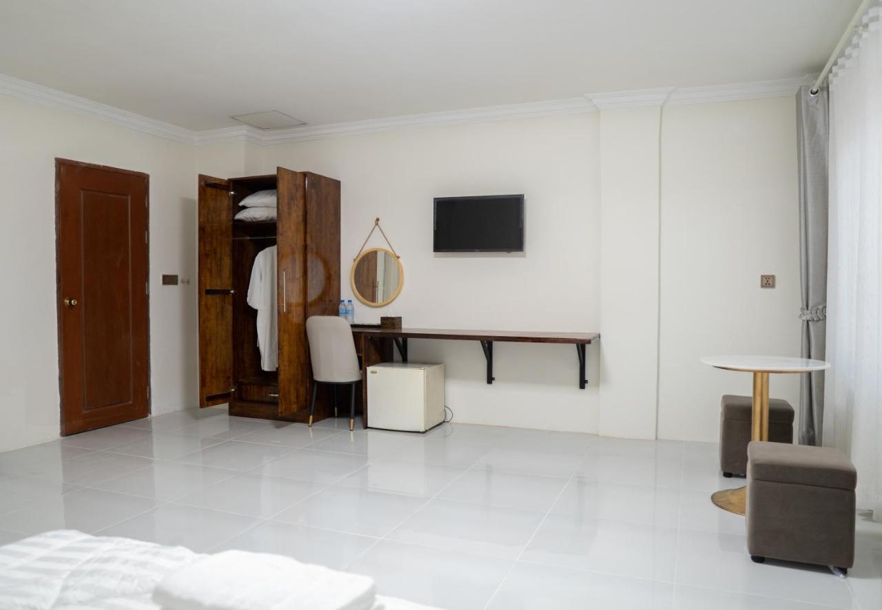 Empire House, Phnom Penh Hotel ภายนอก รูปภาพ