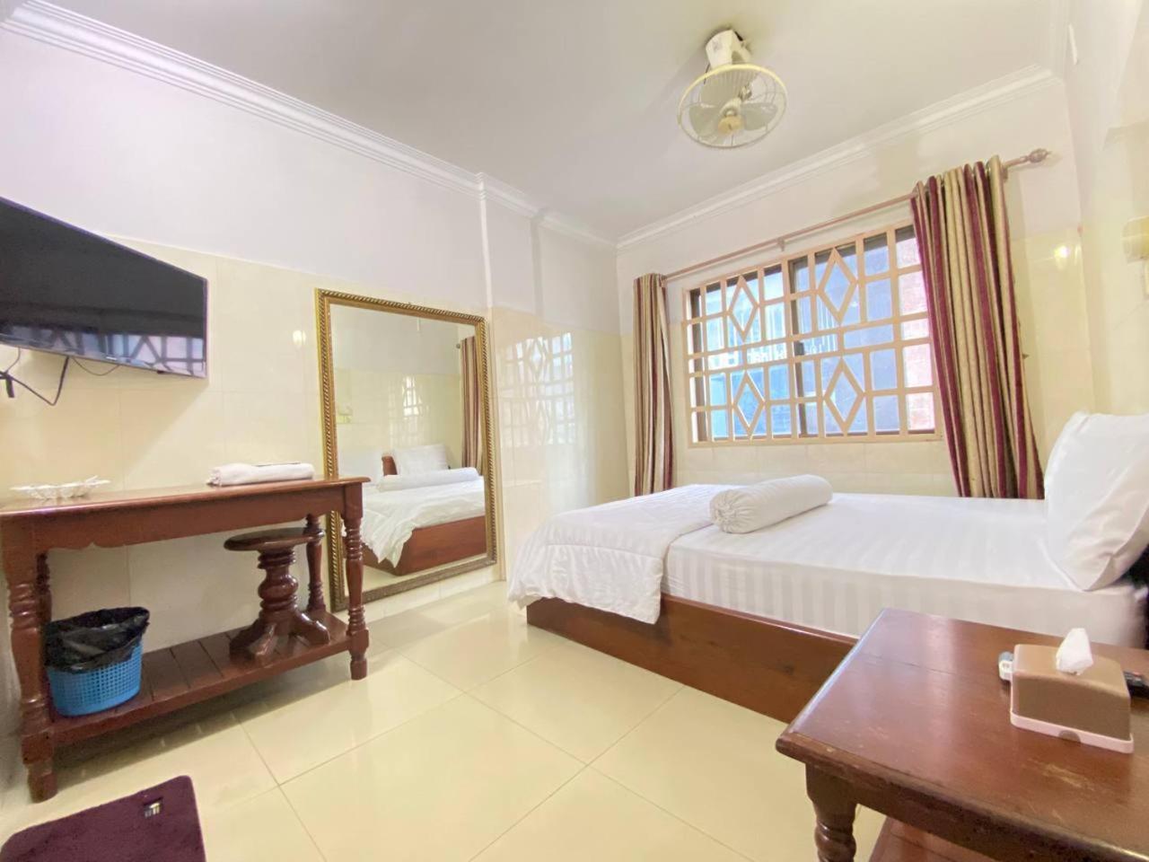 Empire House, Phnom Penh Hotel ภายนอก รูปภาพ