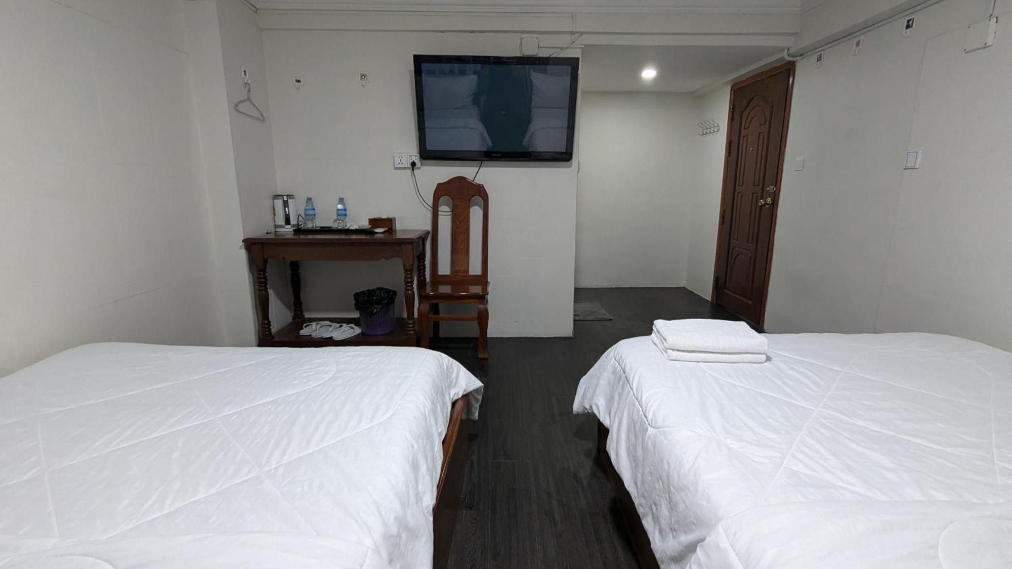 Empire House, Phnom Penh Hotel ภายนอก รูปภาพ