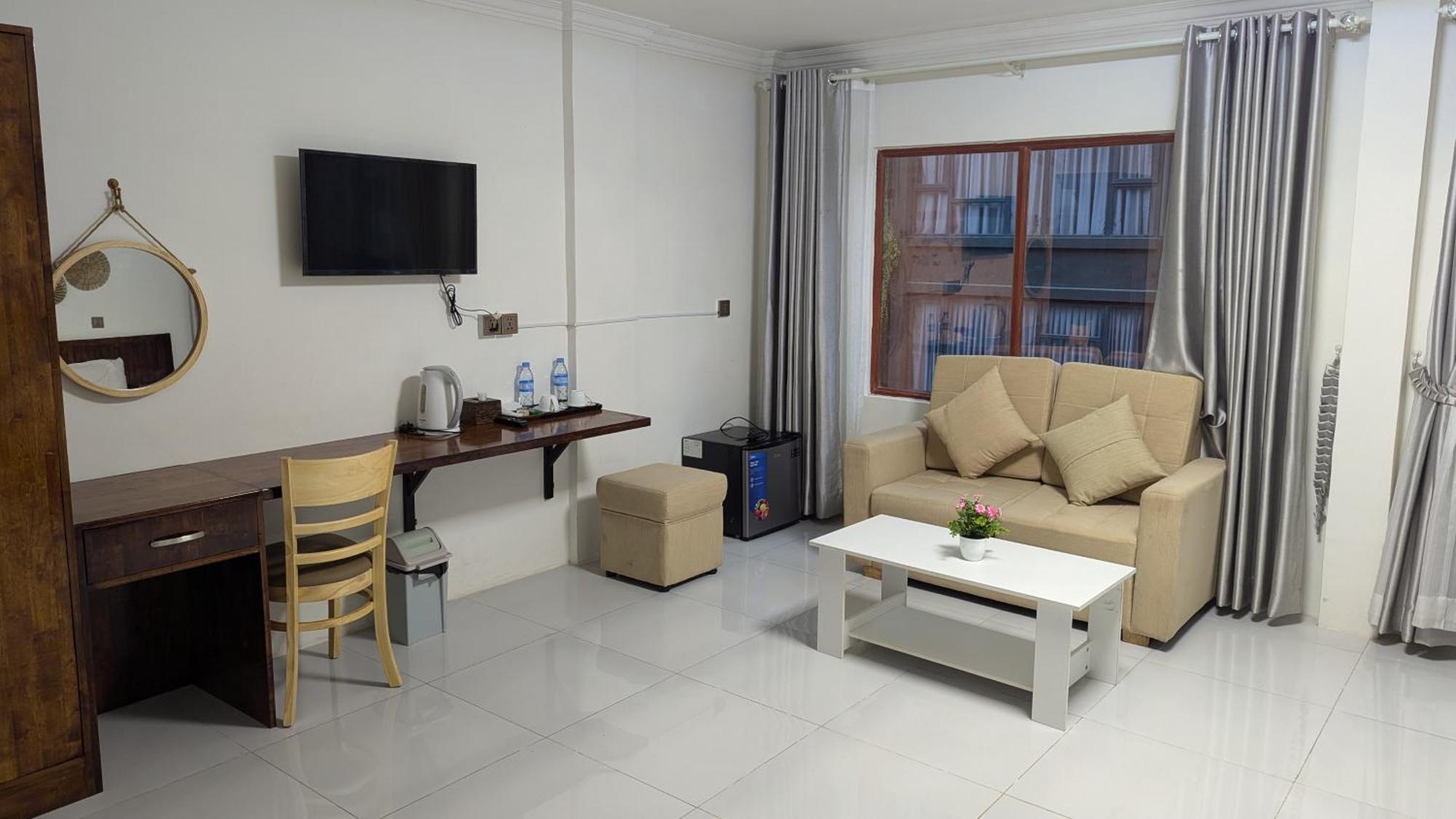 Empire House, Phnom Penh Hotel ภายนอก รูปภาพ