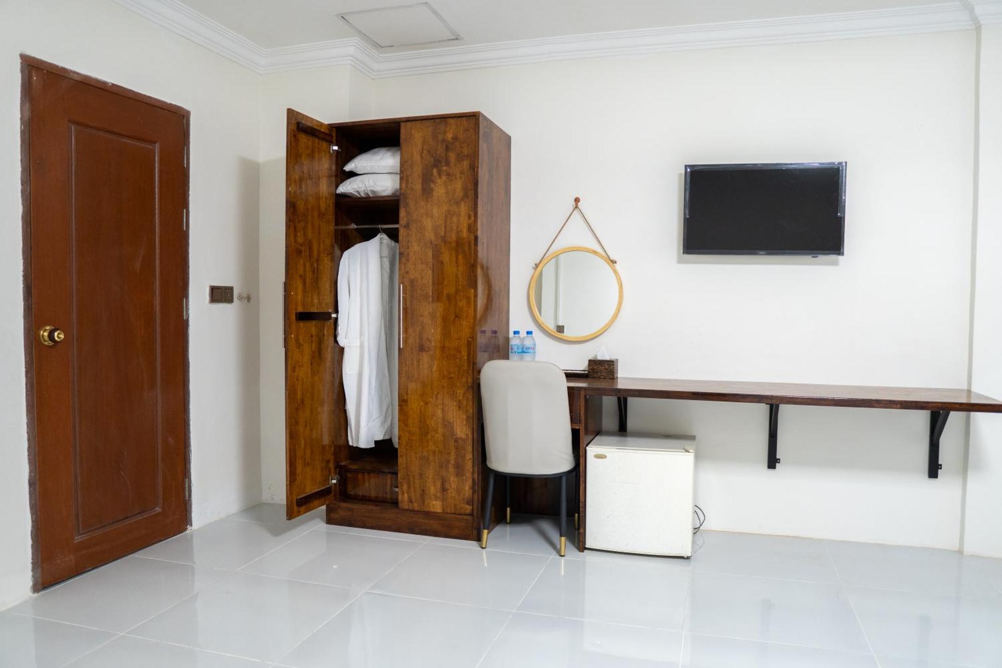 Empire House, Phnom Penh Hotel ภายนอก รูปภาพ