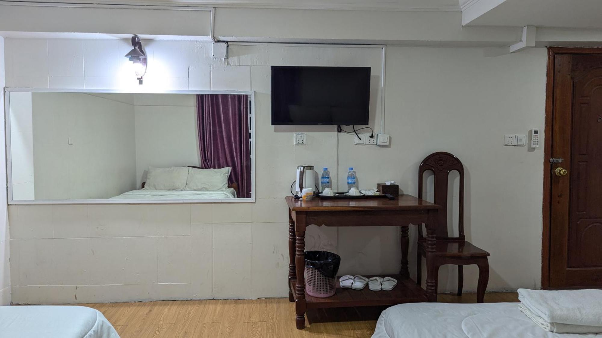 Empire House, Phnom Penh Hotel ภายนอก รูปภาพ